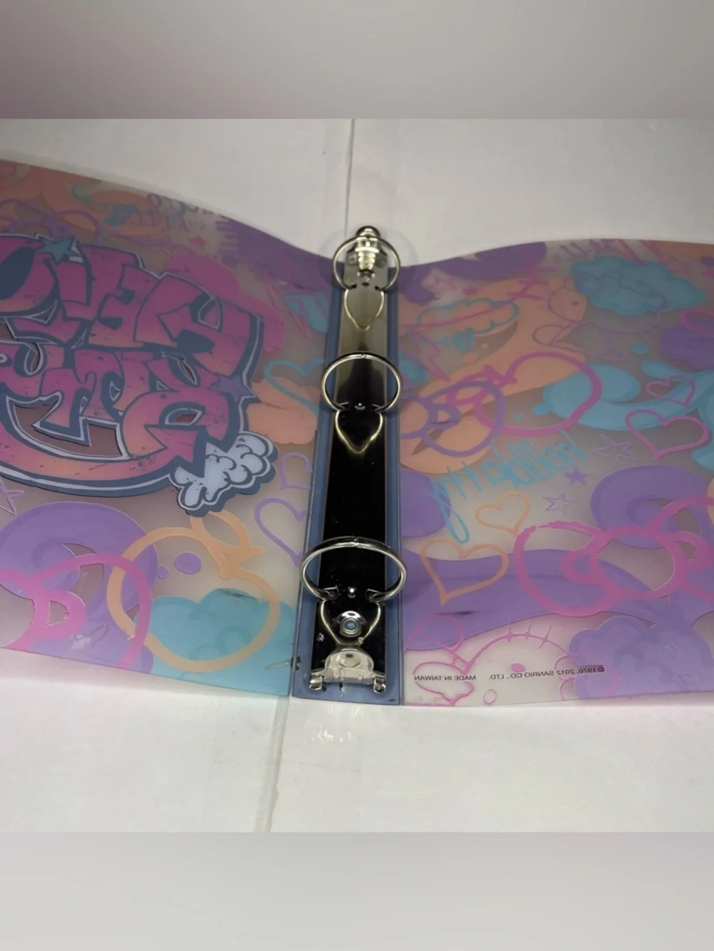 Rare Sanrio Hello Kitty Graffiti Style Art Folder 2012 3-Ring School Stationary